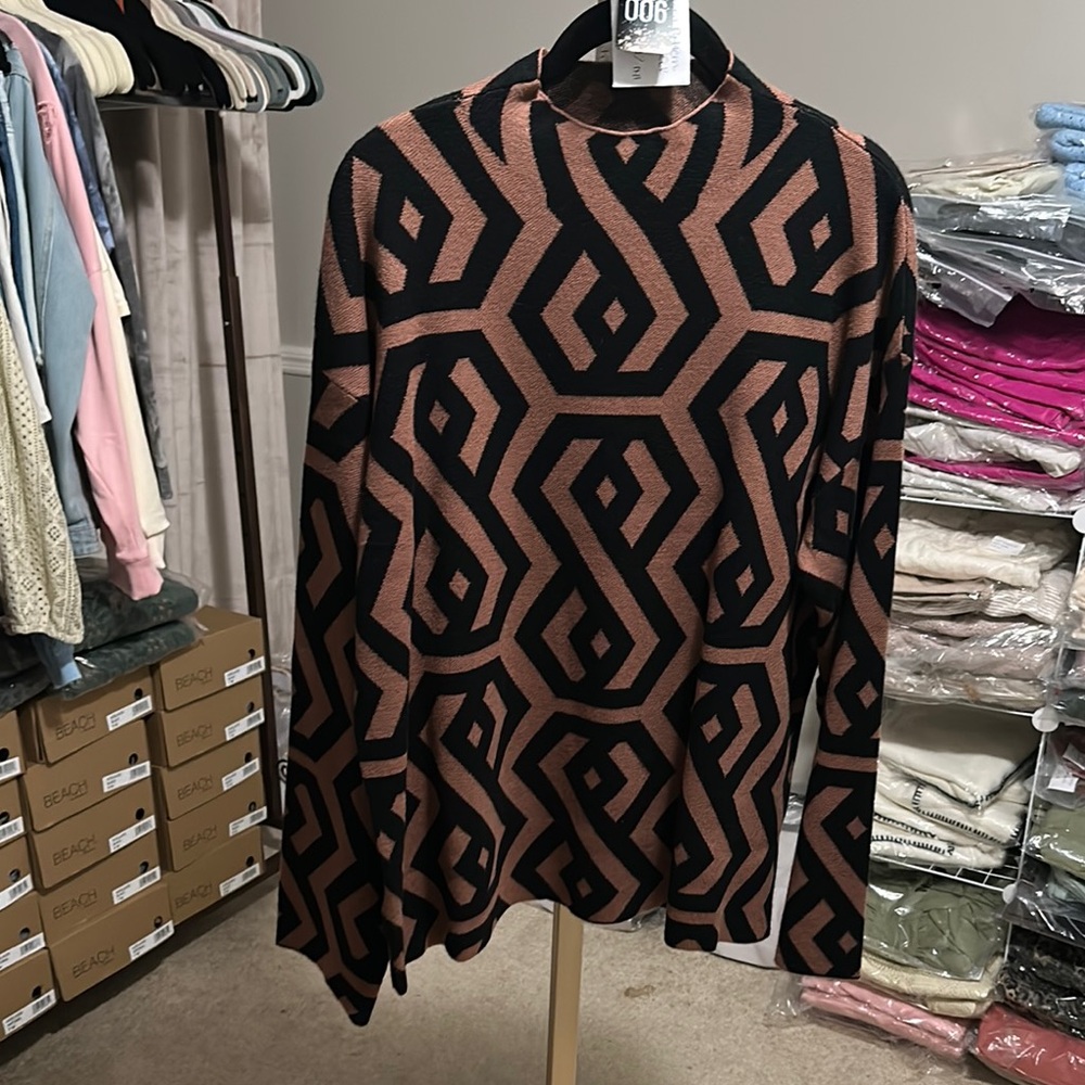 A6 - Geometric Pattern Sweater in Black and Brown